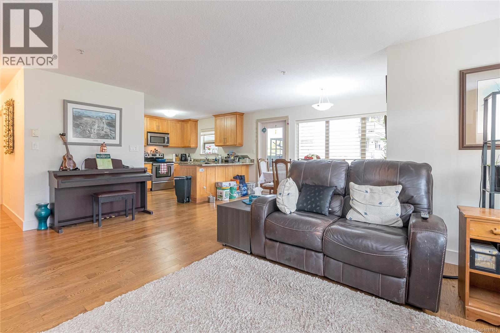 For Sale: 201 257 Moilliet St S, Parksville, ON | 4 Bed, 3 Bath House for $295,000. See 26 photos!