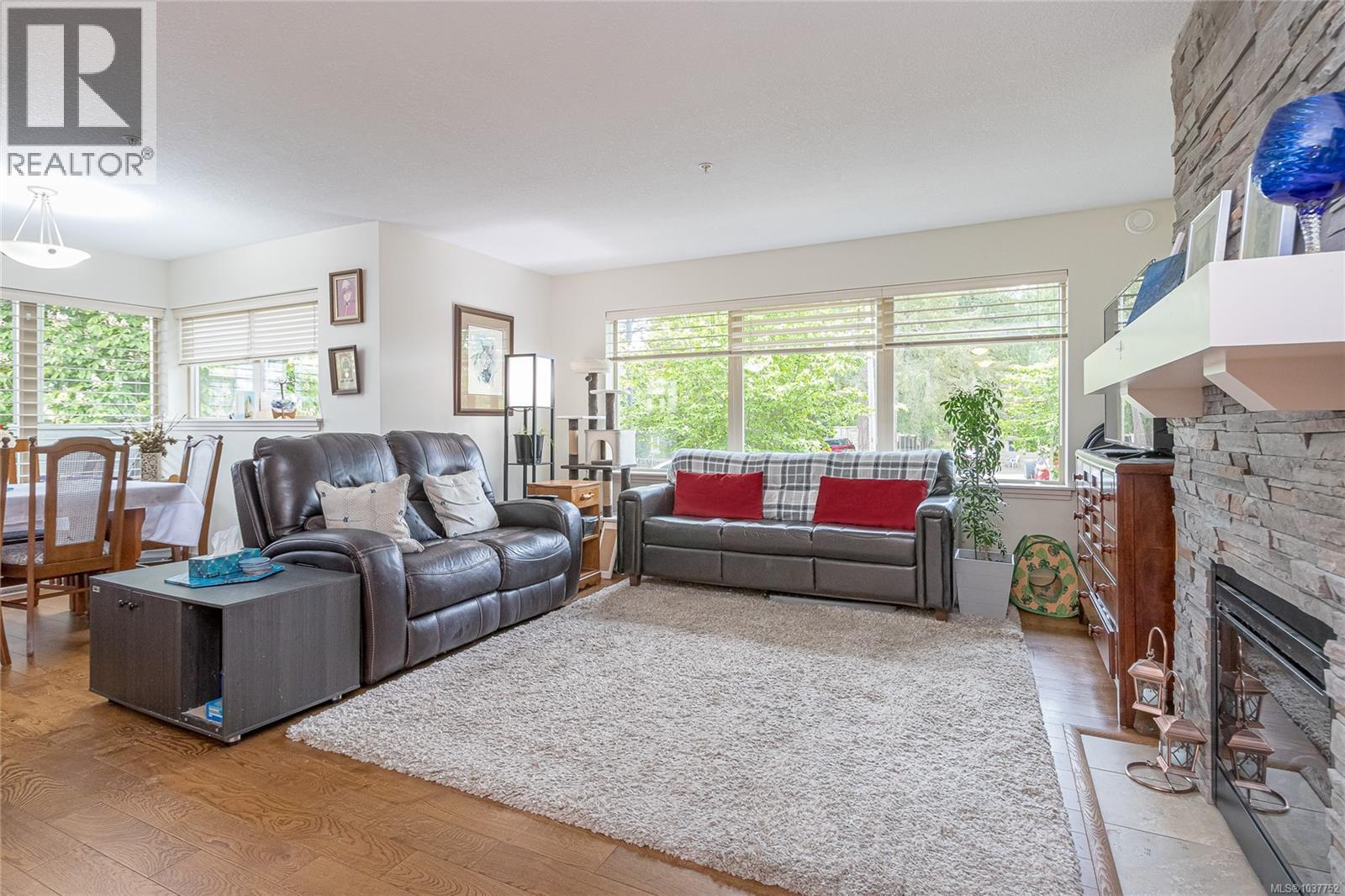 For Sale: 201 257 Moilliet St S, Parksville, ON | 4 Bed, 3 Bath House for $295,000. See 26 photos!