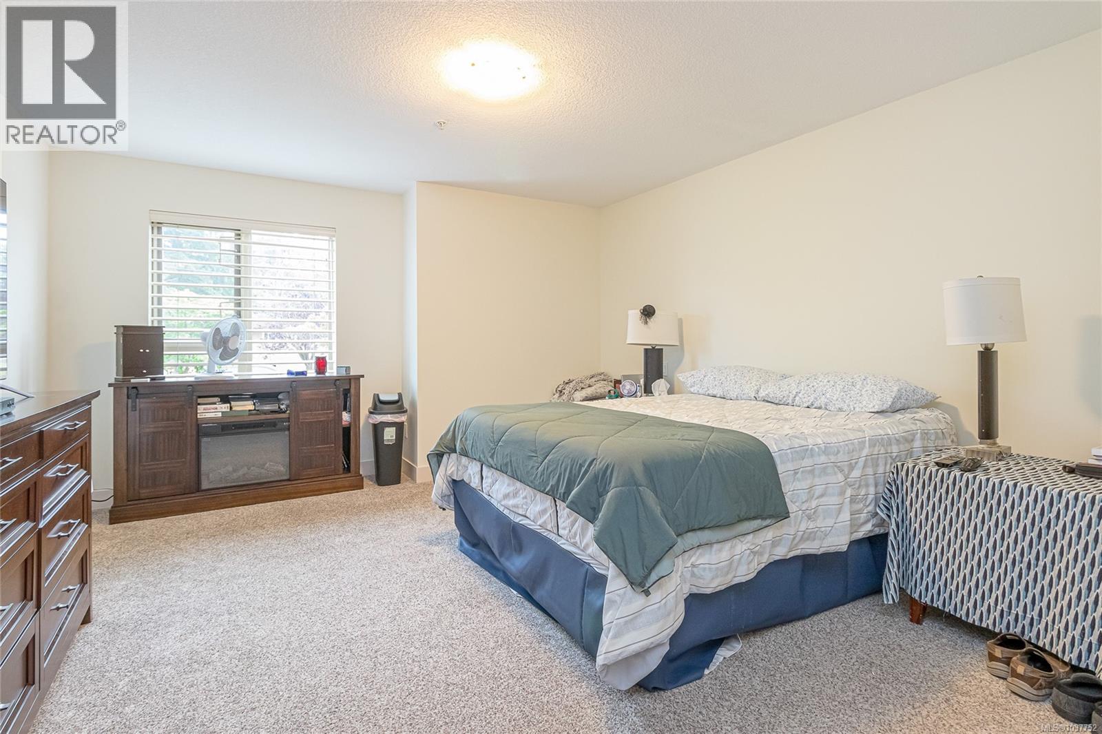 For Sale: 201 257 Moilliet St S, Parksville, ON | 4 Bed, 3 Bath House for $295,000. See 26 photos!