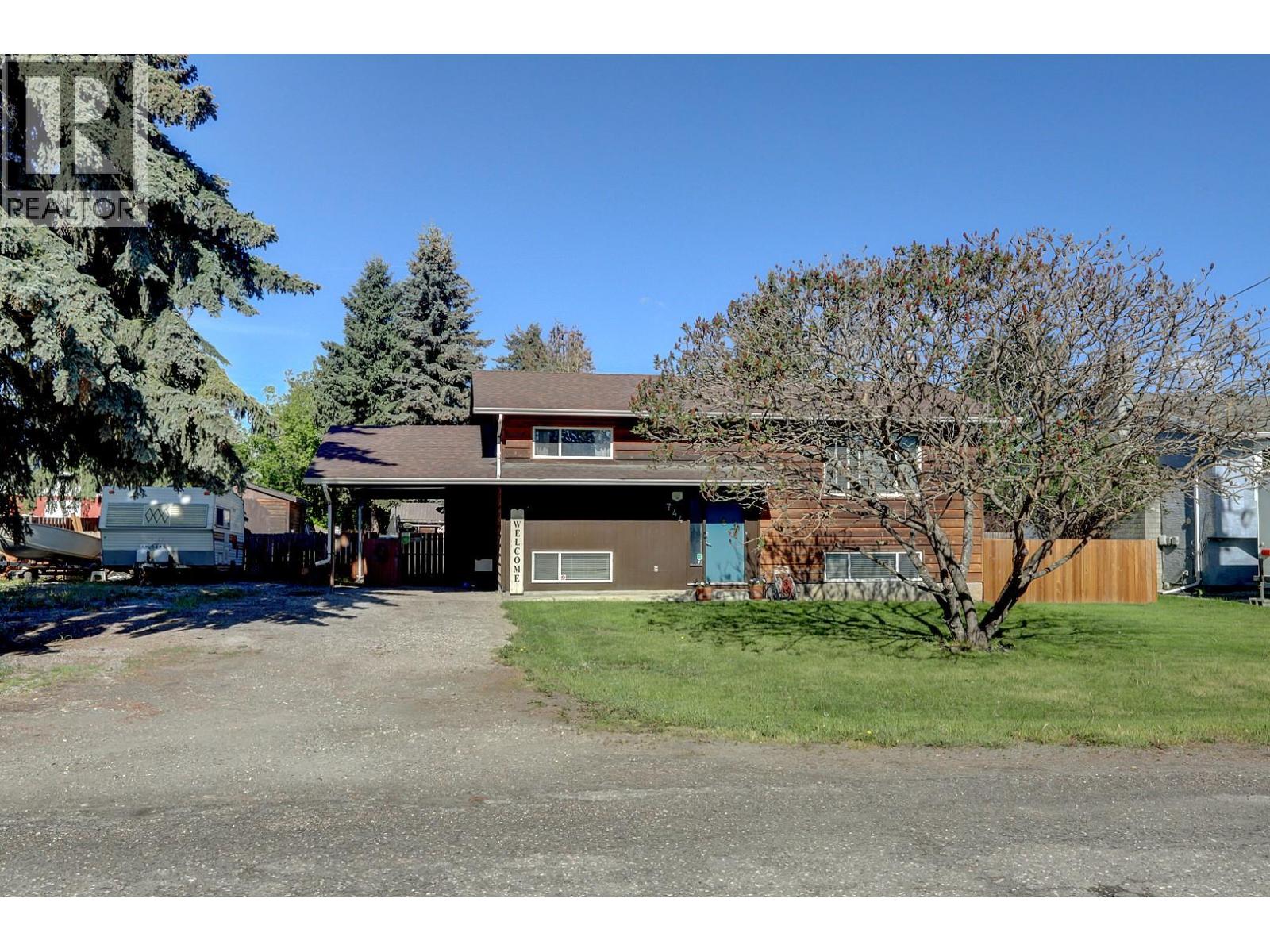 744 Arbutus Road, Lumby, British Columbia  V0E 2G7 - Photo 1 - 10388424