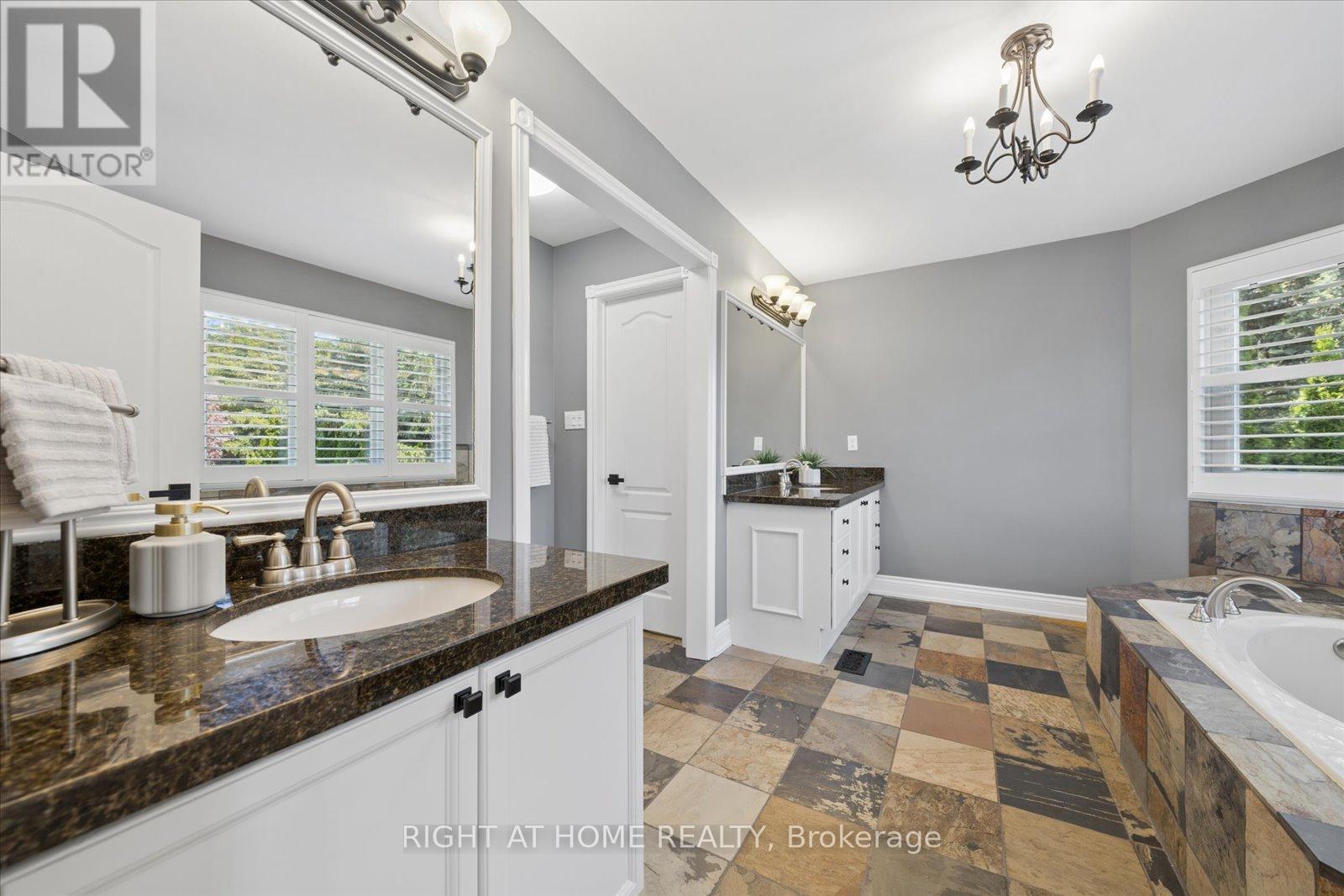 137 Treegrove Circle, Aurora, Ontario  L4G 6L9 - Photo 27 - N13162420