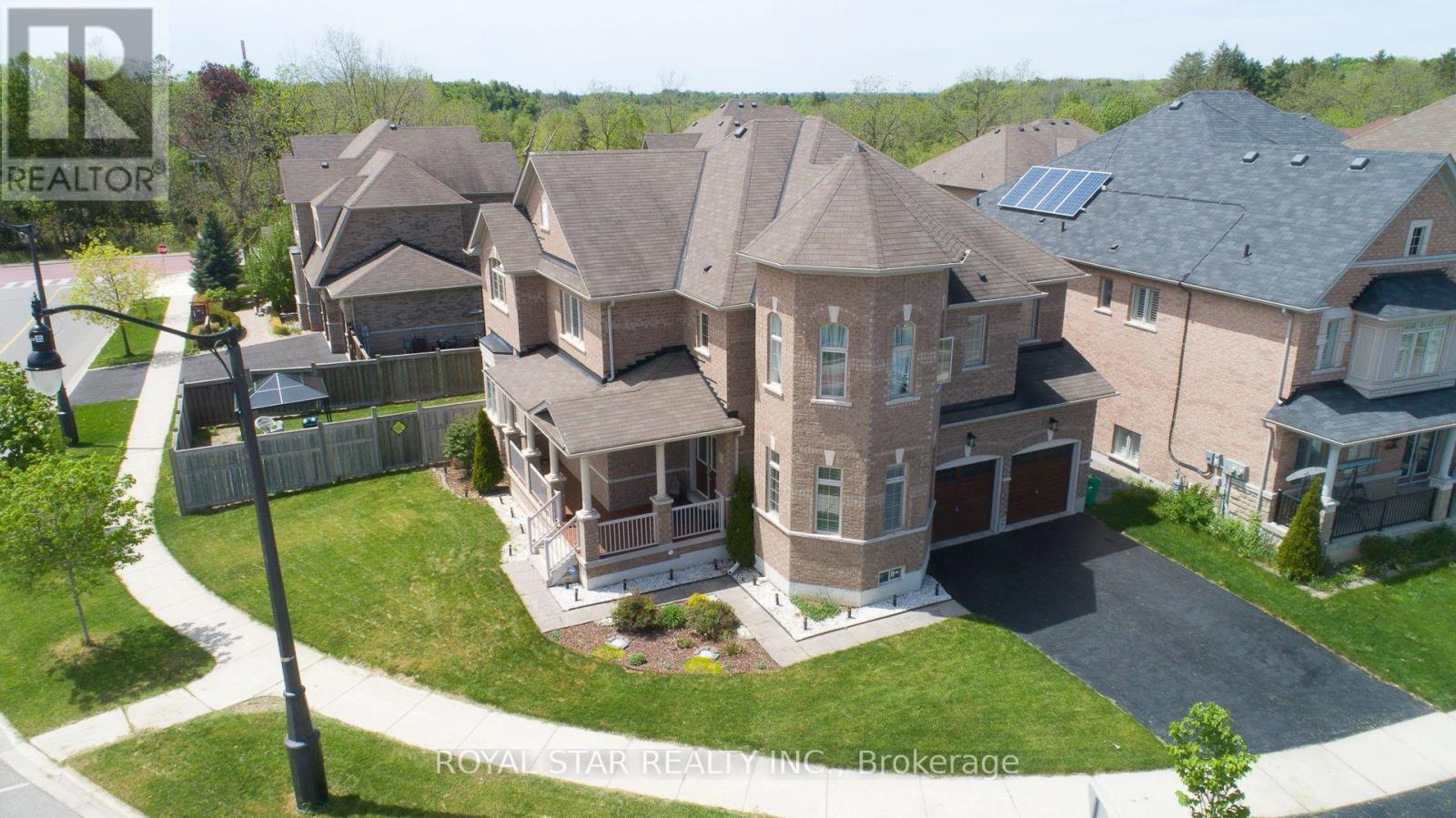 4 Berkwood Hollow, Brampton, Ontario  L6Y 0X6 - Photo 3 - W13162156