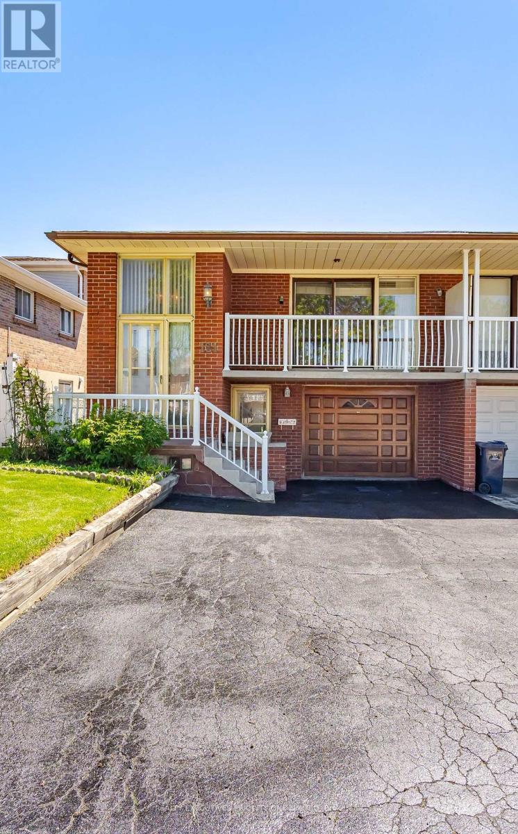121 CABANA DRIVE, Toronto, Ontario
