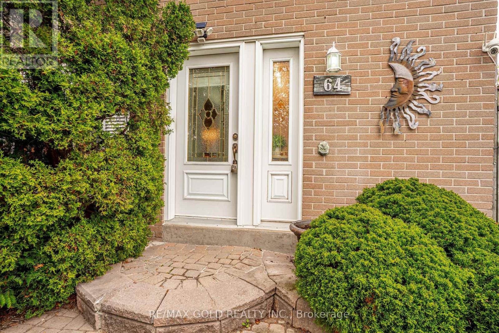64 Dalraith Crescent, Brampton, Ontario L6T 2X5 - Photo 5 - W13062426