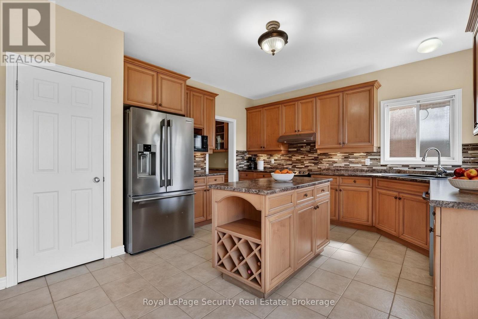 37 Fredonia Crescent, St. Catharines, Ontario  L2S 4C3 - Photo 12 - X13162576
