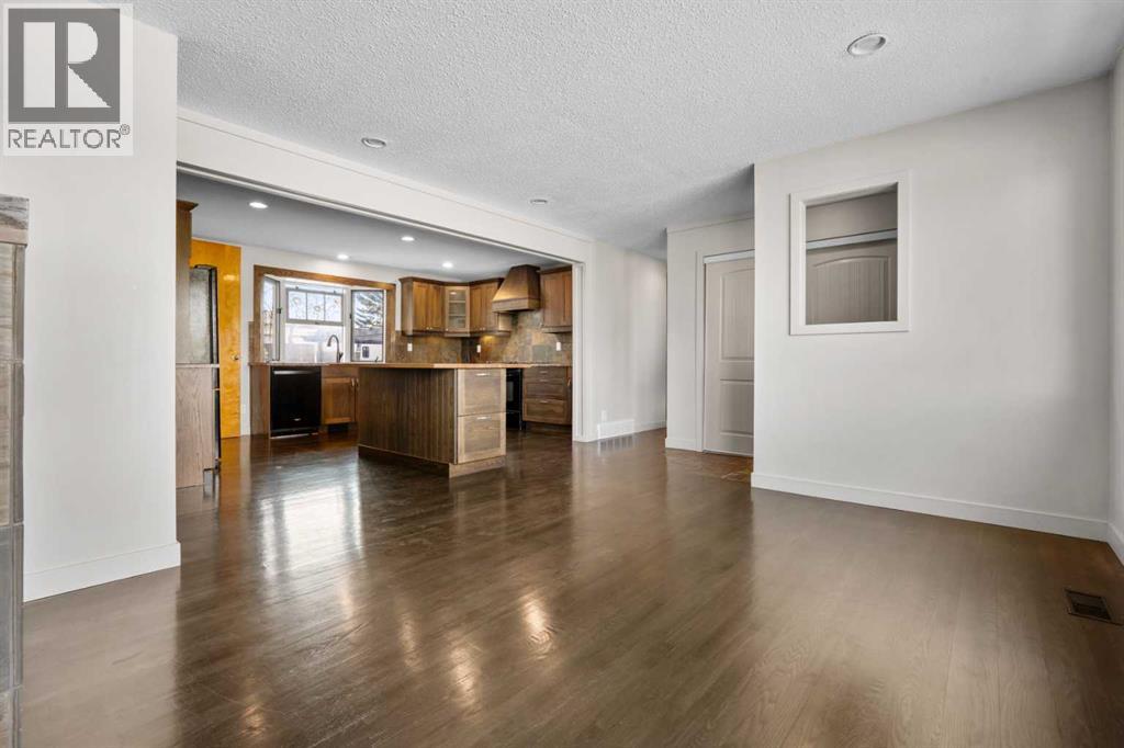 2420 Langriville Drive SW, Calgary, Alberta  T3E 5G8 - Photo 10 - A2312635