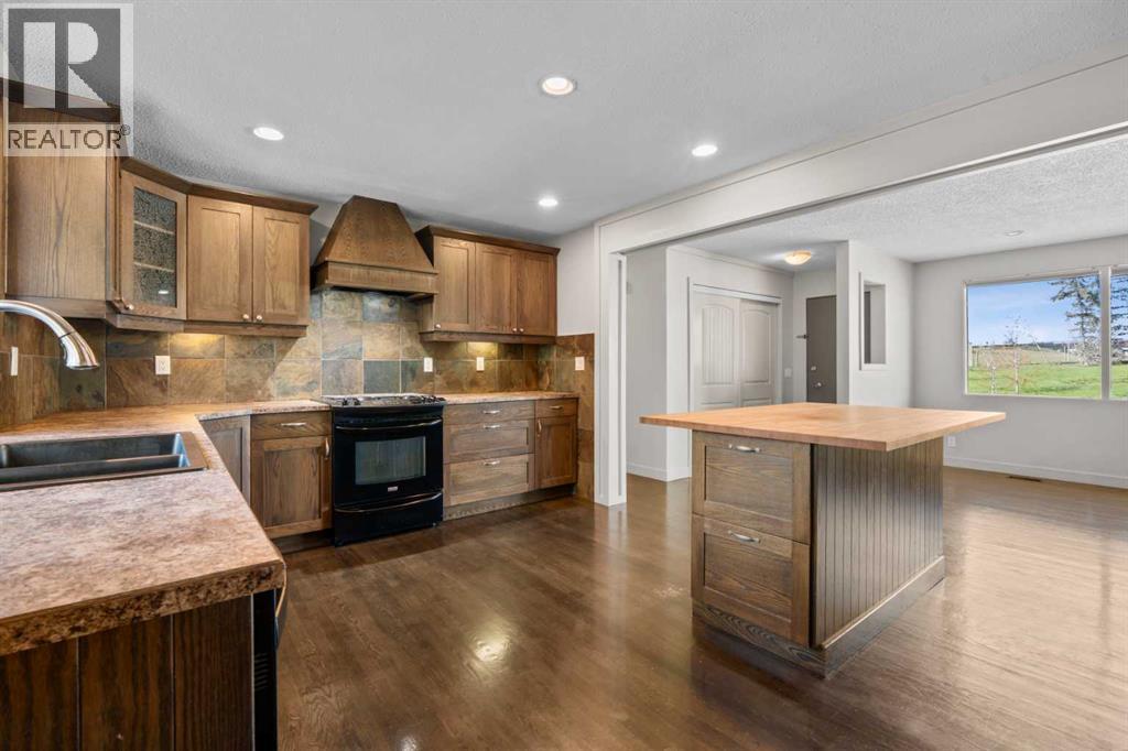 2420 Langriville Drive SW, Calgary, Alberta  T3E 5G8 - Photo 13 - A2312635