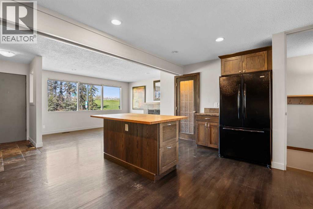 2420 Langriville Drive SW, Calgary, Alberta  T3E 5G8 - Photo 15 - A2312635