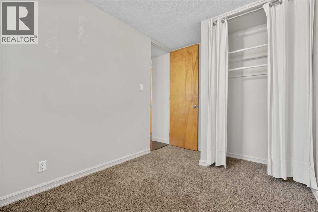 2420 Langriville Drive SW, Calgary, Alberta  T3E 5G8 - Photo 21 - A2312635