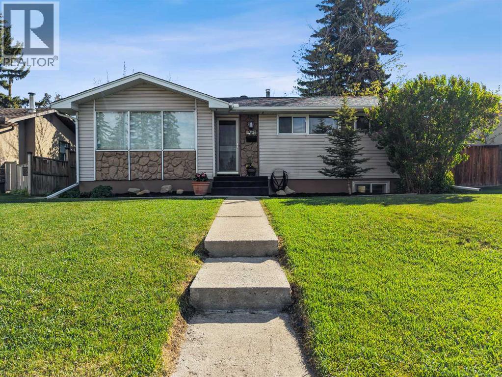 2420 Langriville Drive SW, Calgary, Alberta  T3E 5G8 - Photo 3 - A2312635