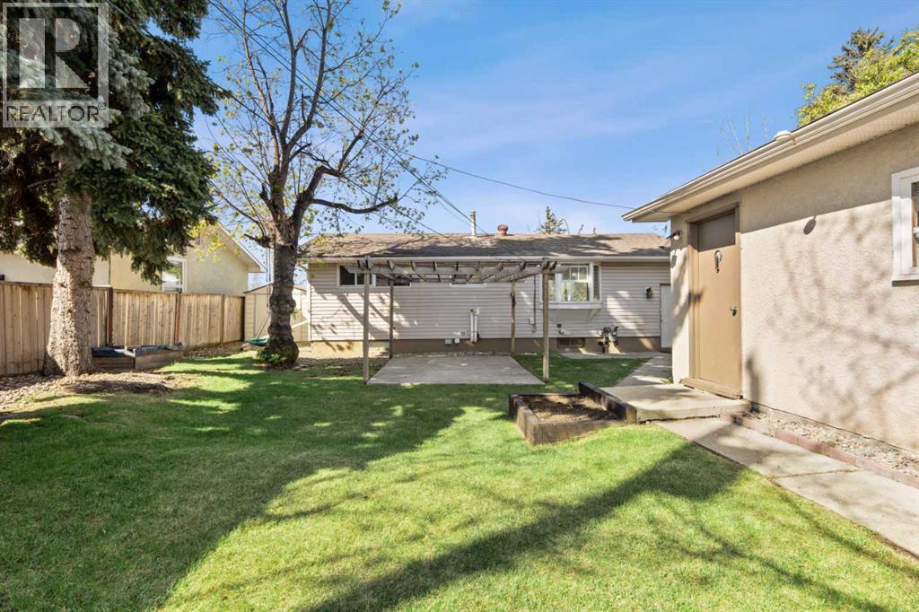 2420 Langriville Drive SW, Calgary, Alberta  T3E 5G8 - Photo 39 - A2312635