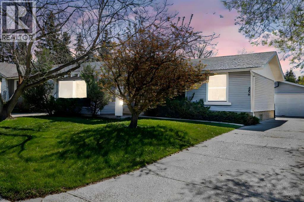 5876 Dalcastle Drive NW, Calgary, Alberta  T3A 2B6 - Photo 5 - A2313700