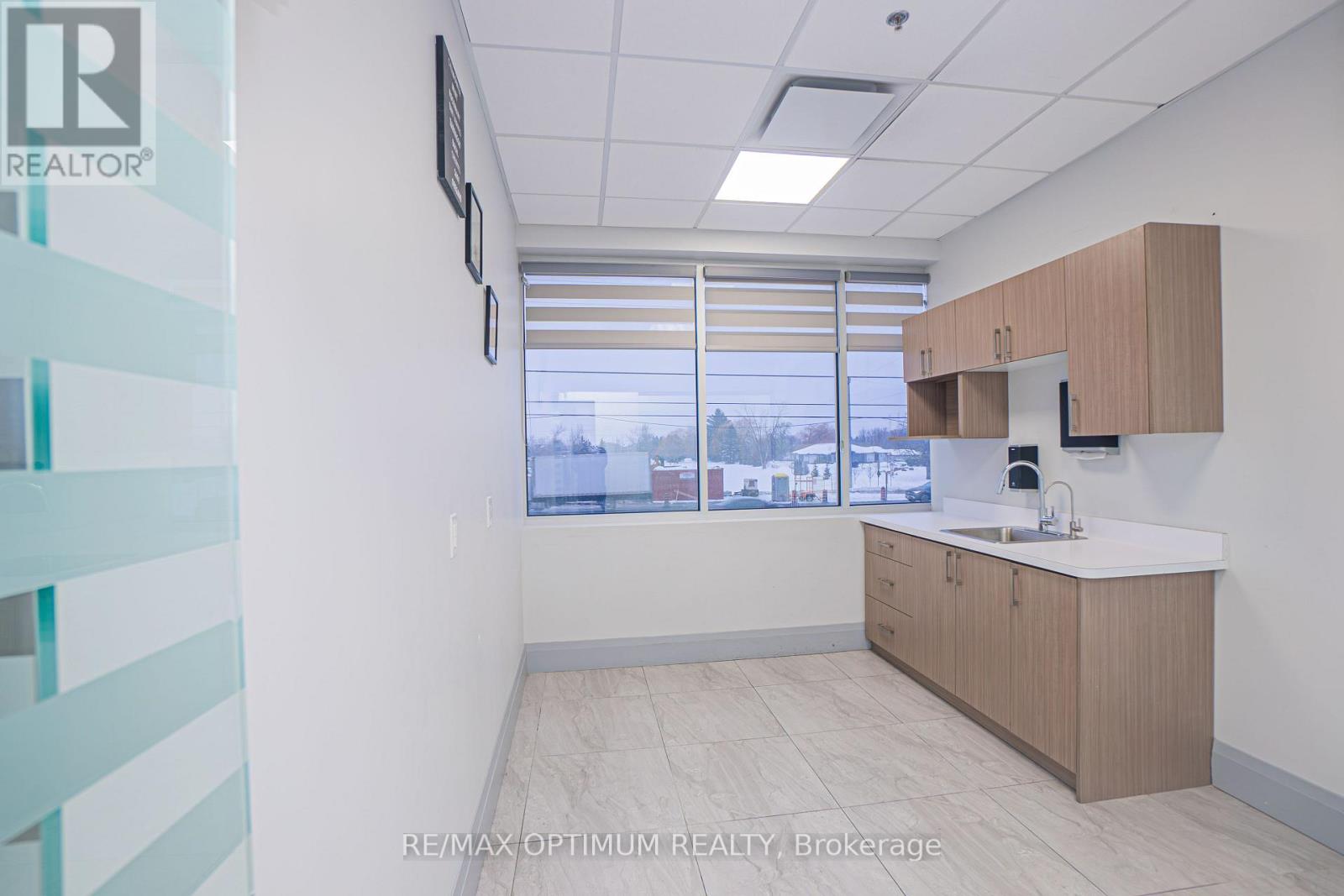 201 - 280 Derry Road W, Mississauga, Ontario  L5W 1N6 - Photo 11 - W12772208