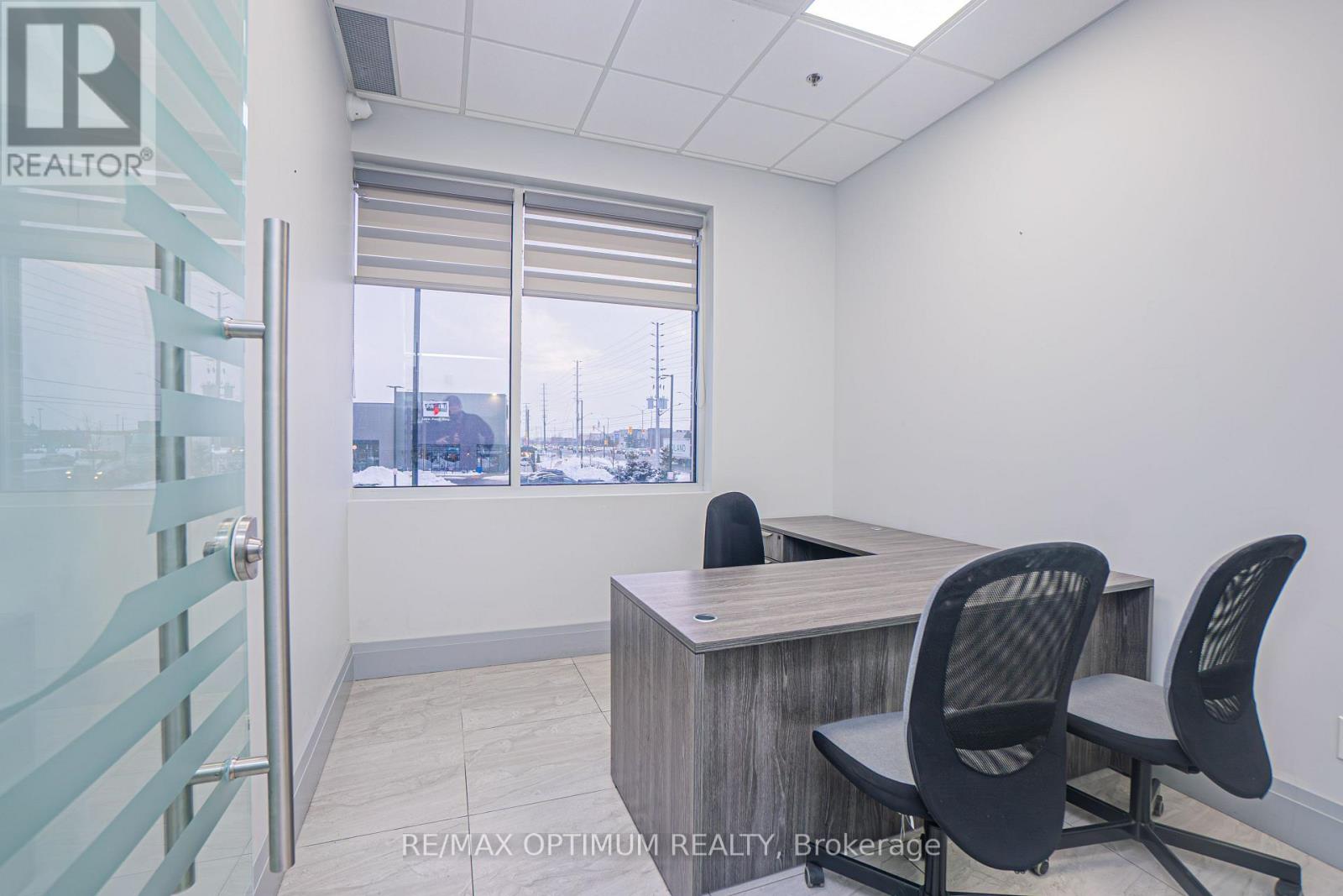 201 - 280 Derry Road W, Mississauga, Ontario  L5W 1N6 - Photo 5 - W12772208