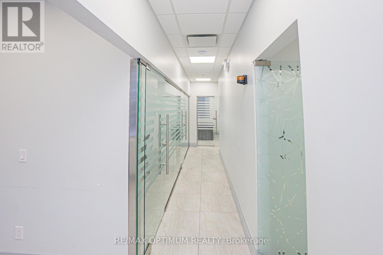 201 - 280 Derry Road W, Mississauga, Ontario  L5W 1N6 - Photo 7 - W12772208