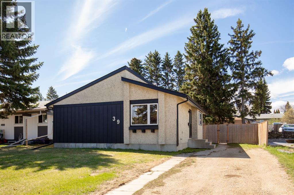 39 Olsen Street, Red Deer, Alberta  T4N 5B8 - Photo 1 - A2312214