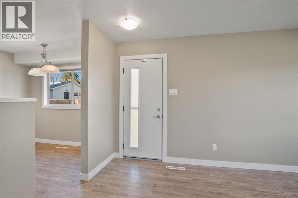 39 Olsen Street, Red Deer, Alberta  T4N 5B8 - Photo 2 - A2312214