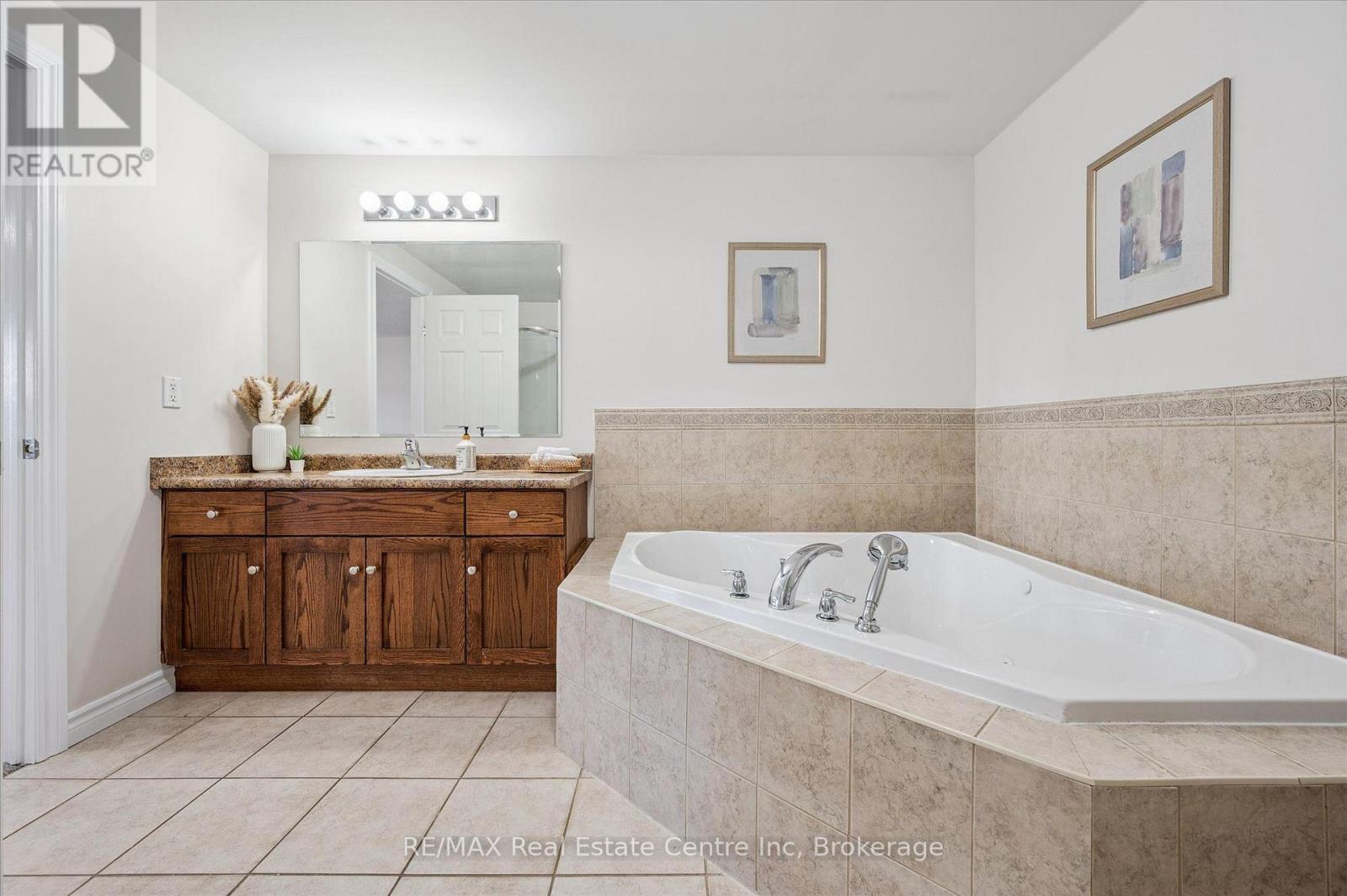 93 Washburn Drive, Guelph, Ontario  N1E 0B3 - Photo 12 - X13163306