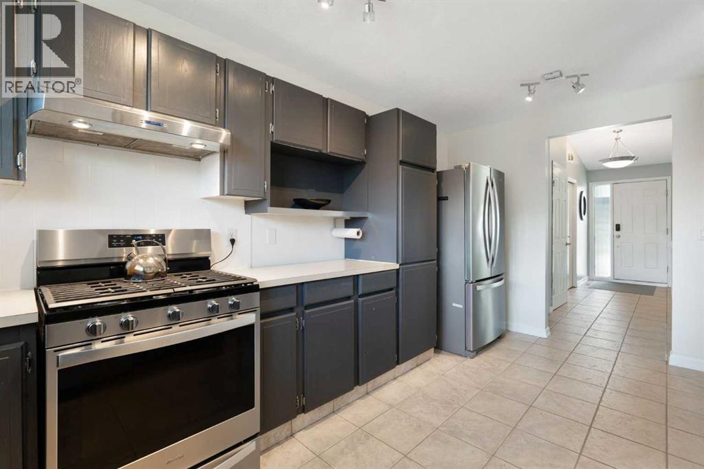 8 Hawkwood Place NW, Calgary, Alberta  T3G 1X6 - Photo 15 - A2313839