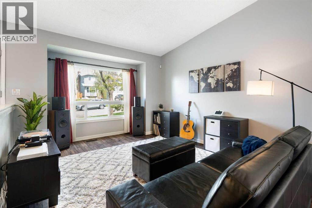 8 Hawkwood Place NW, Calgary, Alberta  T3G 1X6 - Photo 4 - A2313839