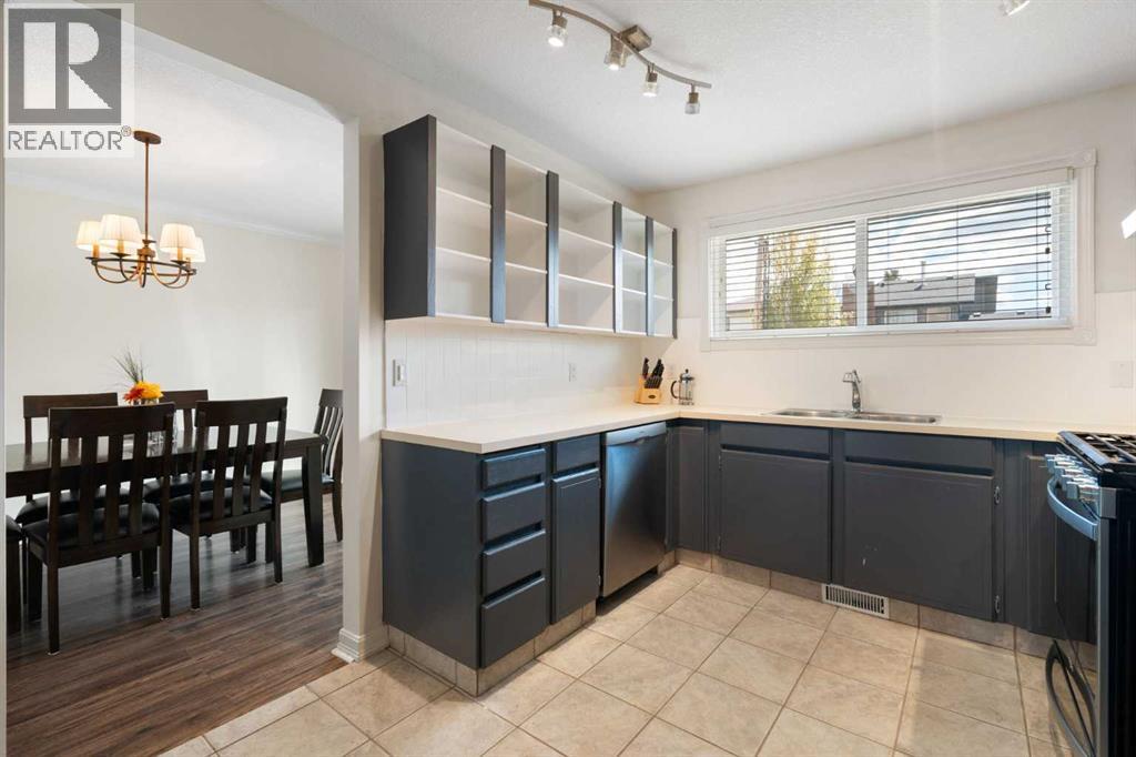 8 Hawkwood Place NW, Calgary, Alberta  T3G 1X6 - Photo 13 - A2313839