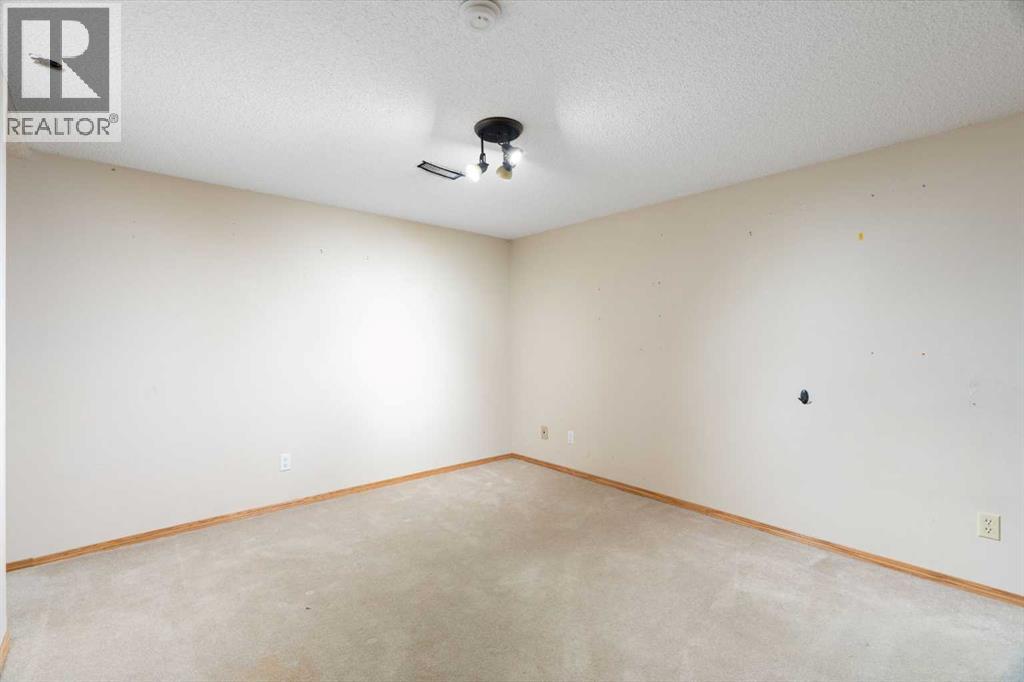 8 Hawkwood Place NW, Calgary, Alberta  T3G 1X6 - Photo 32 - A2313839