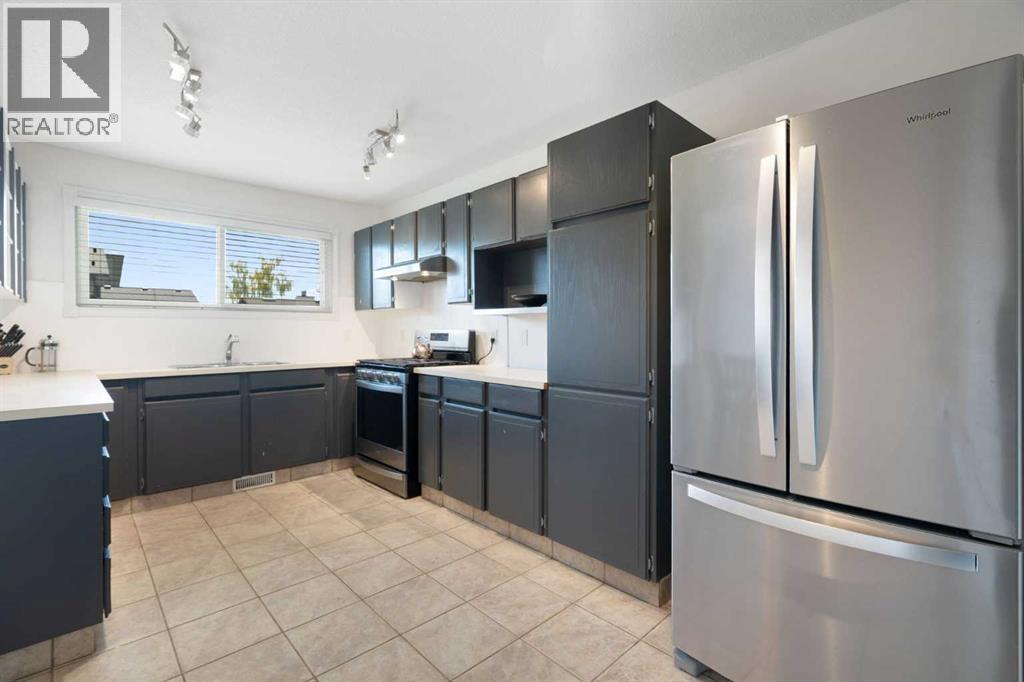 8 Hawkwood Place NW, Calgary, Alberta  T3G 1X6 - Photo 12 - A2313839