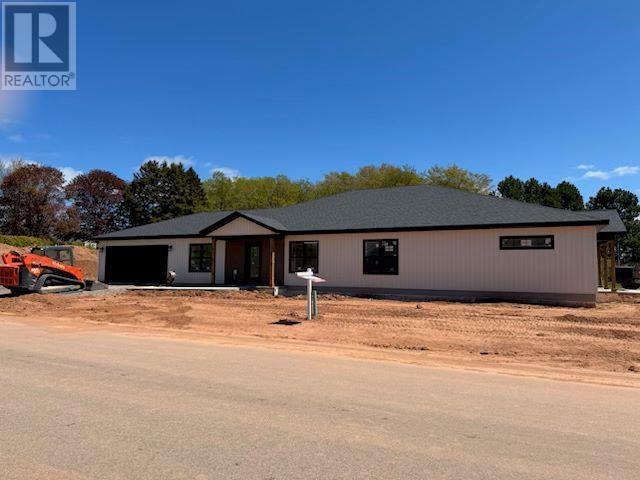 62 Saint Clair, Summerside, Prince Edward Island  C1N 0L1 - Photo 1 - 202611889