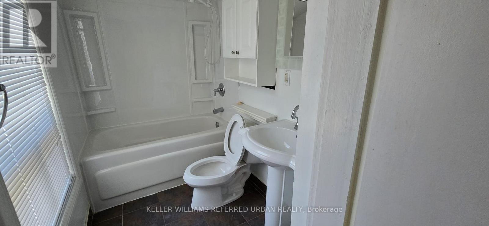Main - 237 Montrose Avenue, Toronto, Ontario  M6G 3G6 - Photo 11 - C13163186