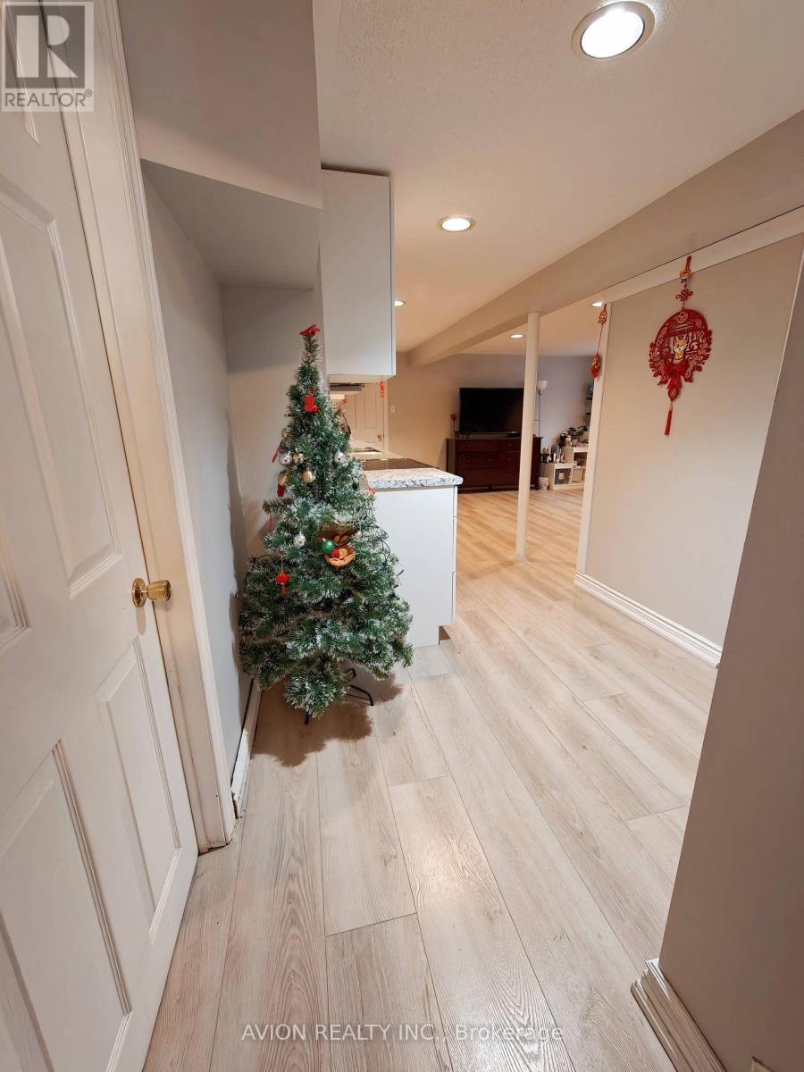 25 Squirewood Road, Toronto, Ontario  M2J 4T2 - Photo 12 - C13163368