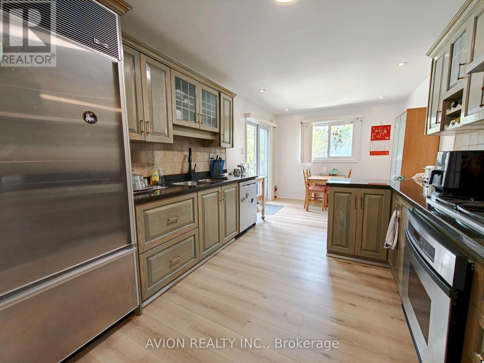 25 Squirewood Road, Toronto, Ontario  M2J 4T2 - Photo 3 - C13163368