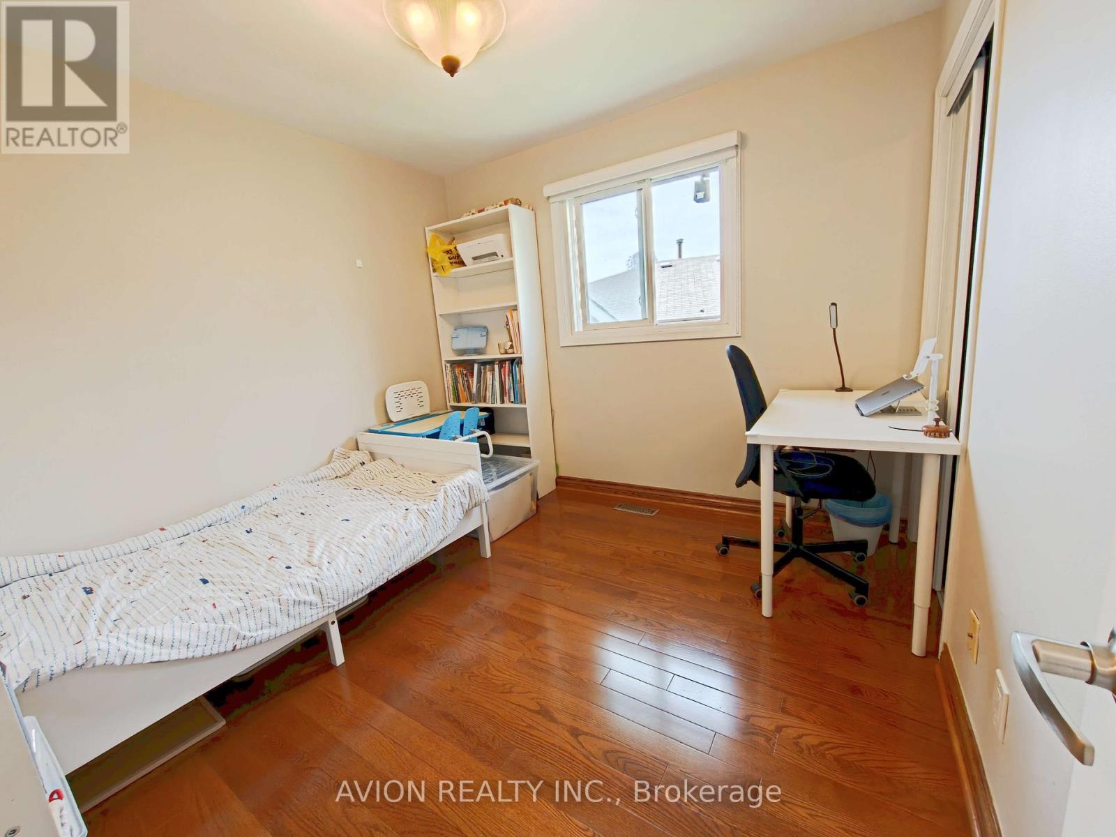 25 Squirewood Road, Toronto, Ontario  M2J 4T2 - Photo 4 - C13163368