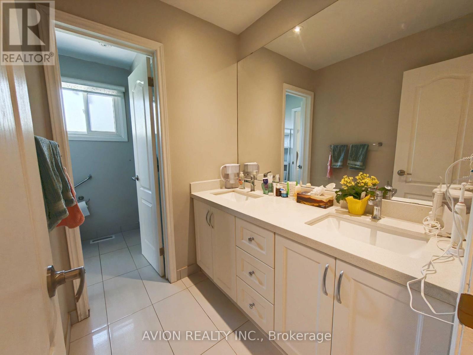 25 Squirewood Road, Toronto, Ontario  M2J 4T2 - Photo 7 - C13163368