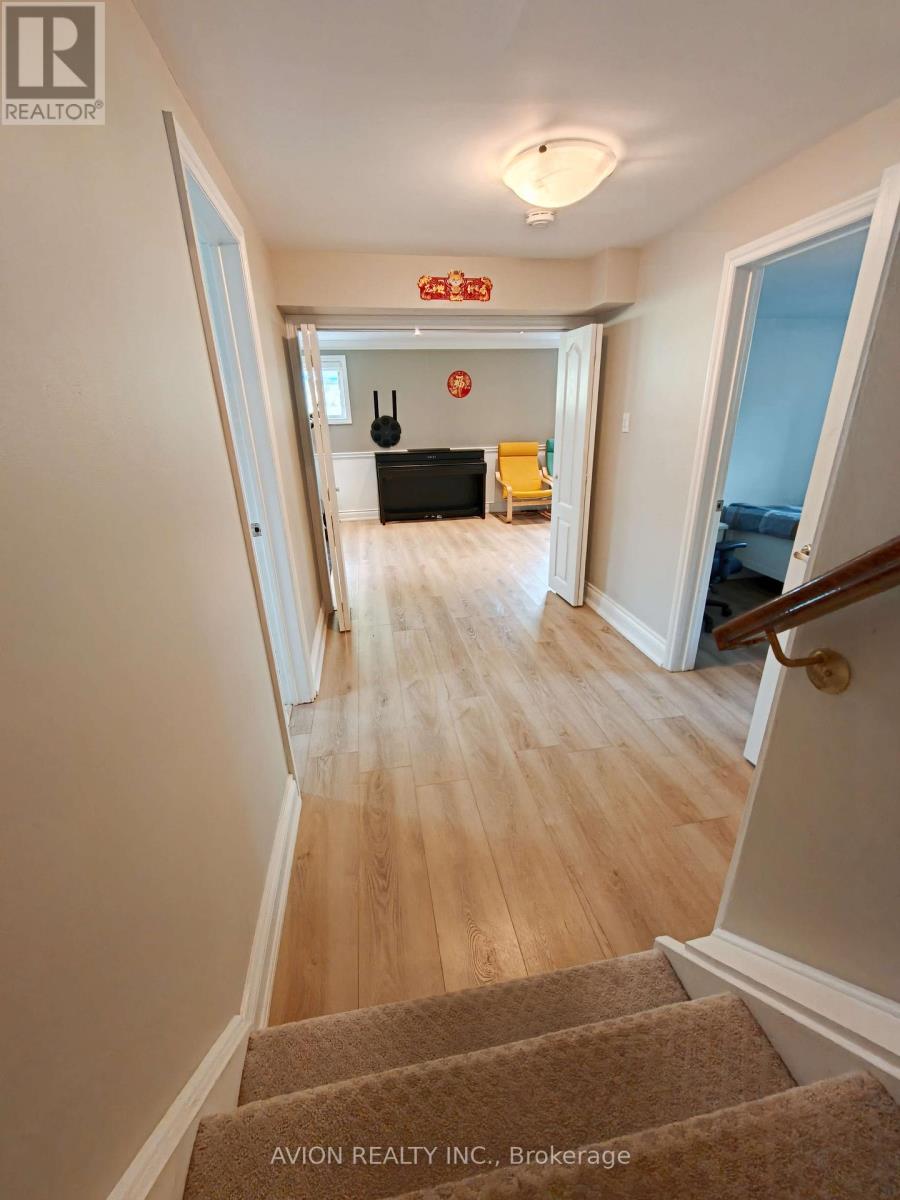 25 Squirewood Road, Toronto, Ontario  M2J 4T2 - Photo 8 - C13163368