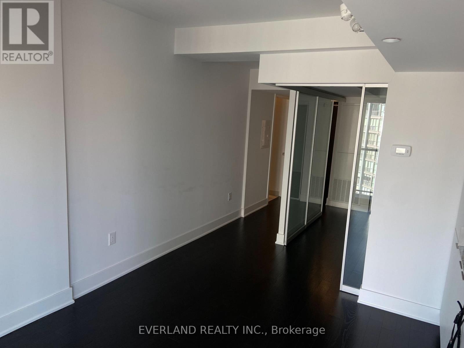 1802 - 955 Bay Street, Toronto, Ontario  M5S 2A2 - Photo 4 - C13163400