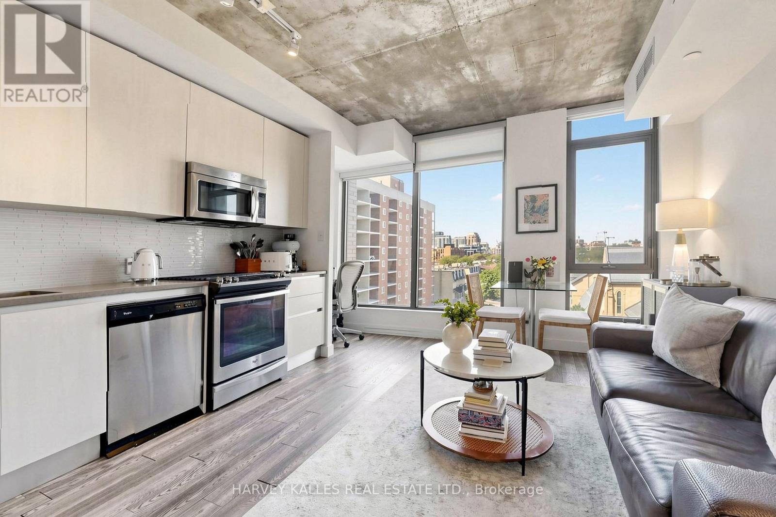 511 - 111 BATHURST STREET