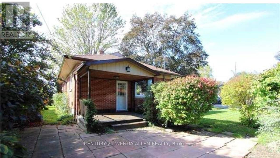 607 Mary Street W, Whitby, Ontario  L1N 2S1 - Photo 2 - E13163516