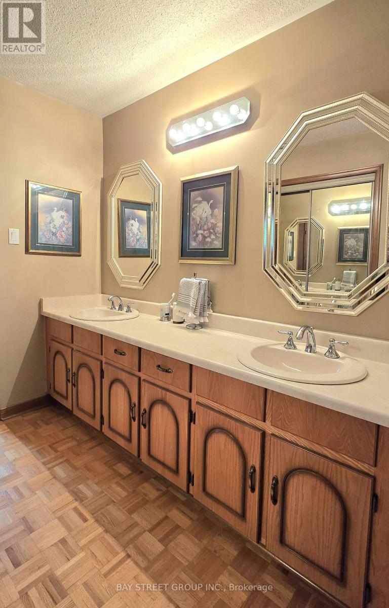 9 Crooked Stick Road, Vaughan (Glen Shields), Ontario  L4K 1P4 - Photo 13 - N13163256