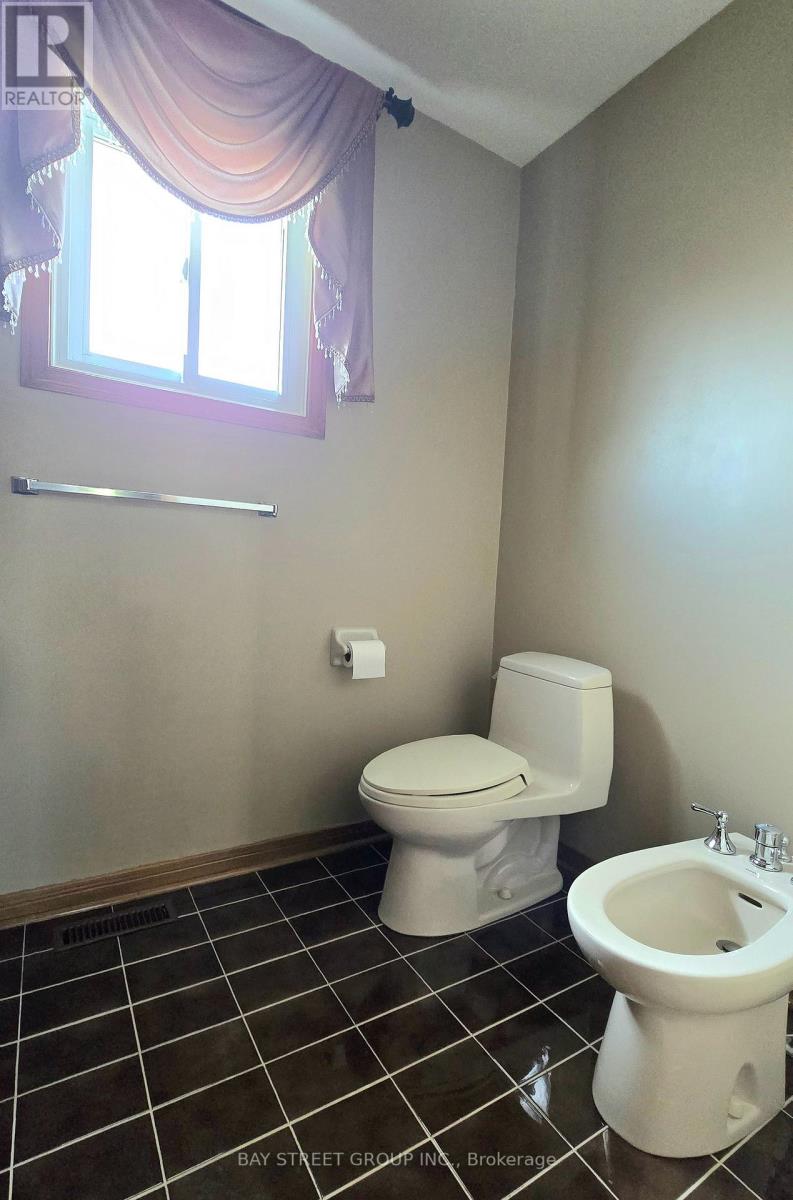 9 Crooked Stick Road, Vaughan (Glen Shields), Ontario  L4K 1P4 - Photo 15 - N13163256