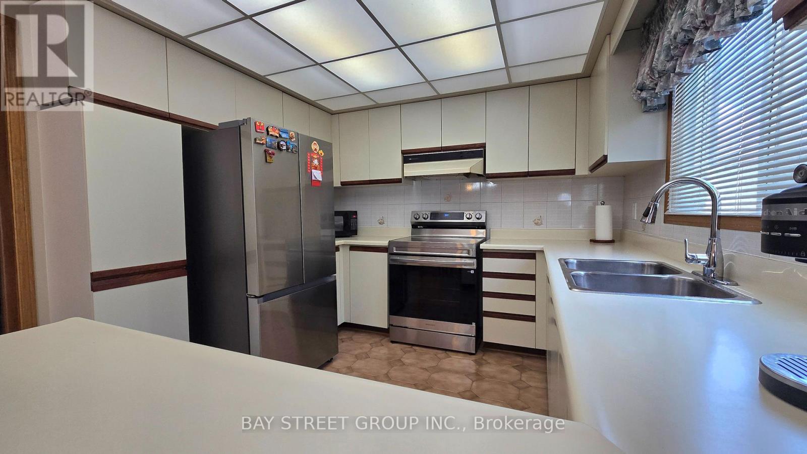 9 Crooked Stick Road, Vaughan (Glen Shields), Ontario  L4K 1P4 - Photo 6 - N13163256