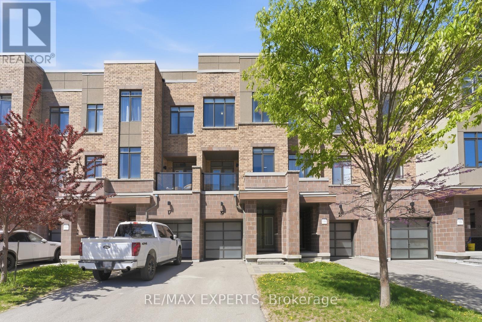 19 FANCAMP DRIVE, Vaughan, Ontario