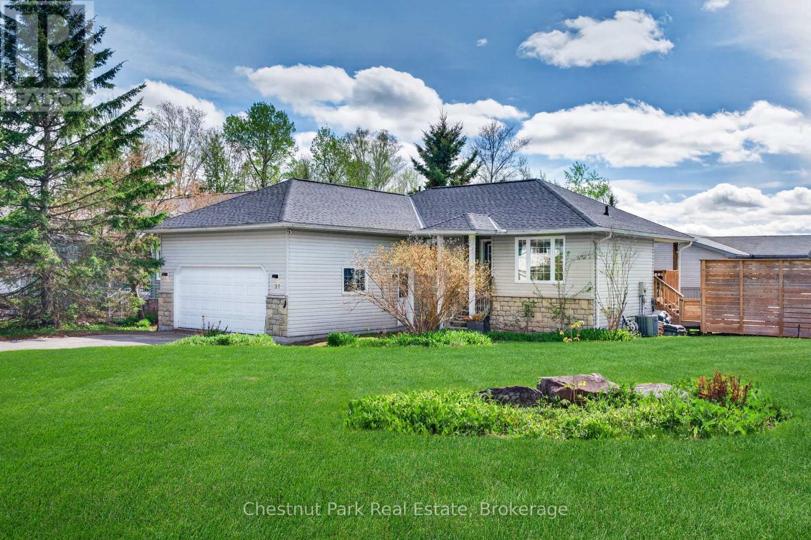 27 Walter Street, Huntsville, Ontario  P1H 1W2 - Photo 2 - X13161052