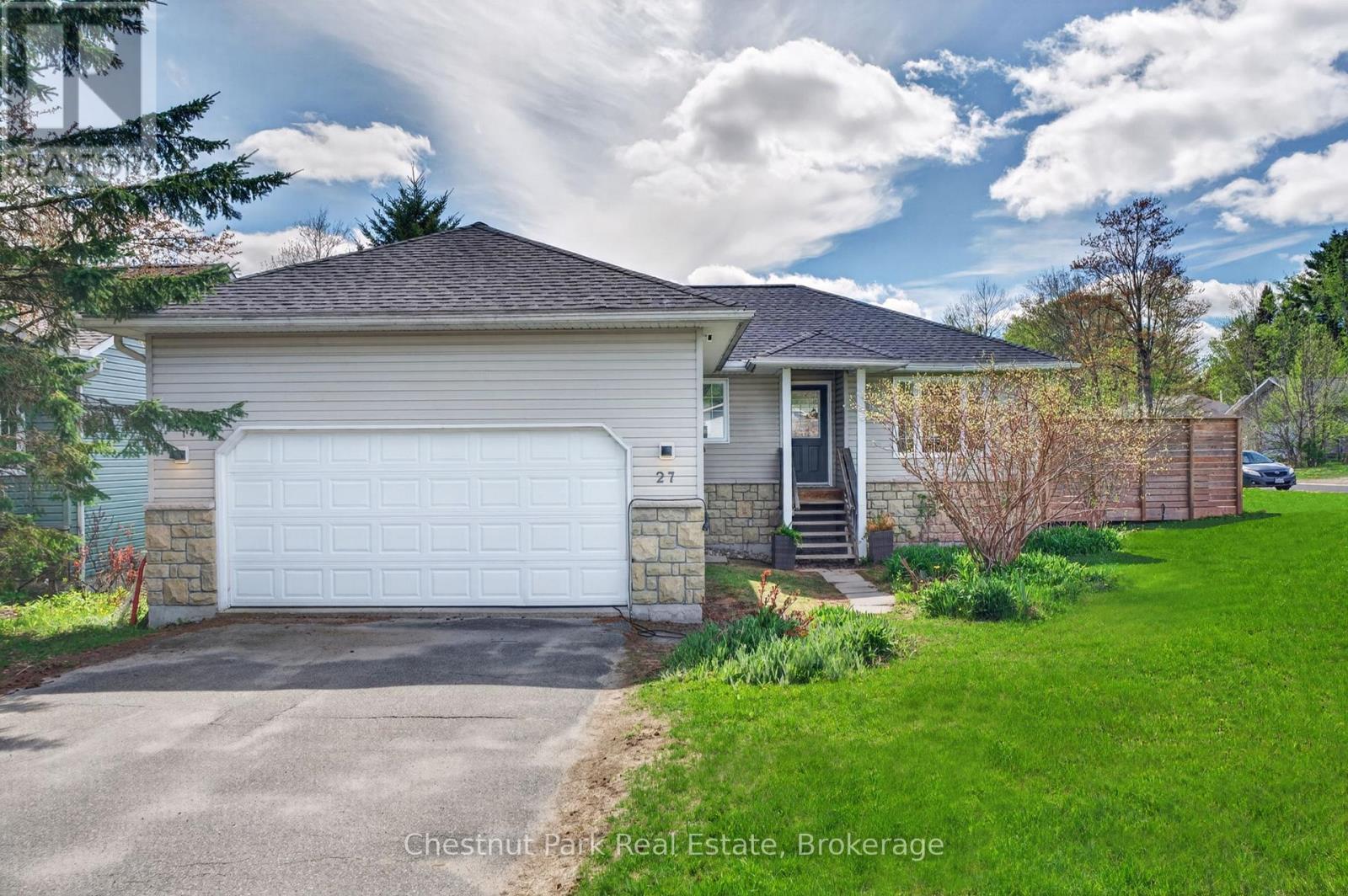 27 Walter Street, Huntsville, Ontario  P1H 1W2 - Photo 1 - X13161052