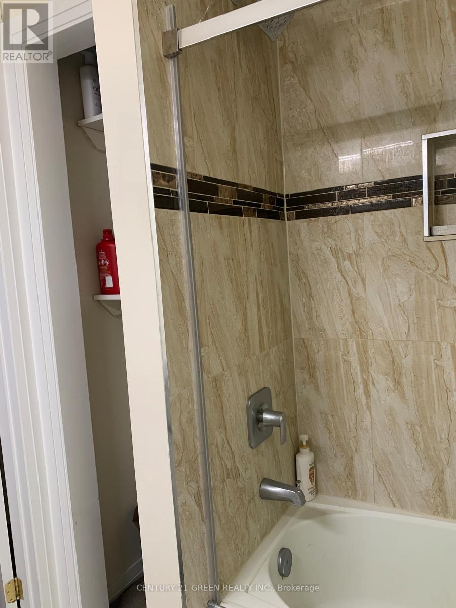 Upper - 28 Parkway Avenue, Brampton, Ontario  L6X 2G4 - Photo 10 - W13163242