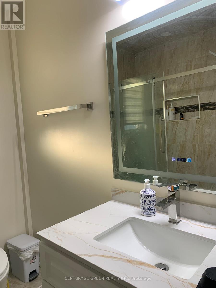 Upper - 28 Parkway Avenue, Brampton, Ontario  L6X 2G4 - Photo 9 - W13163242