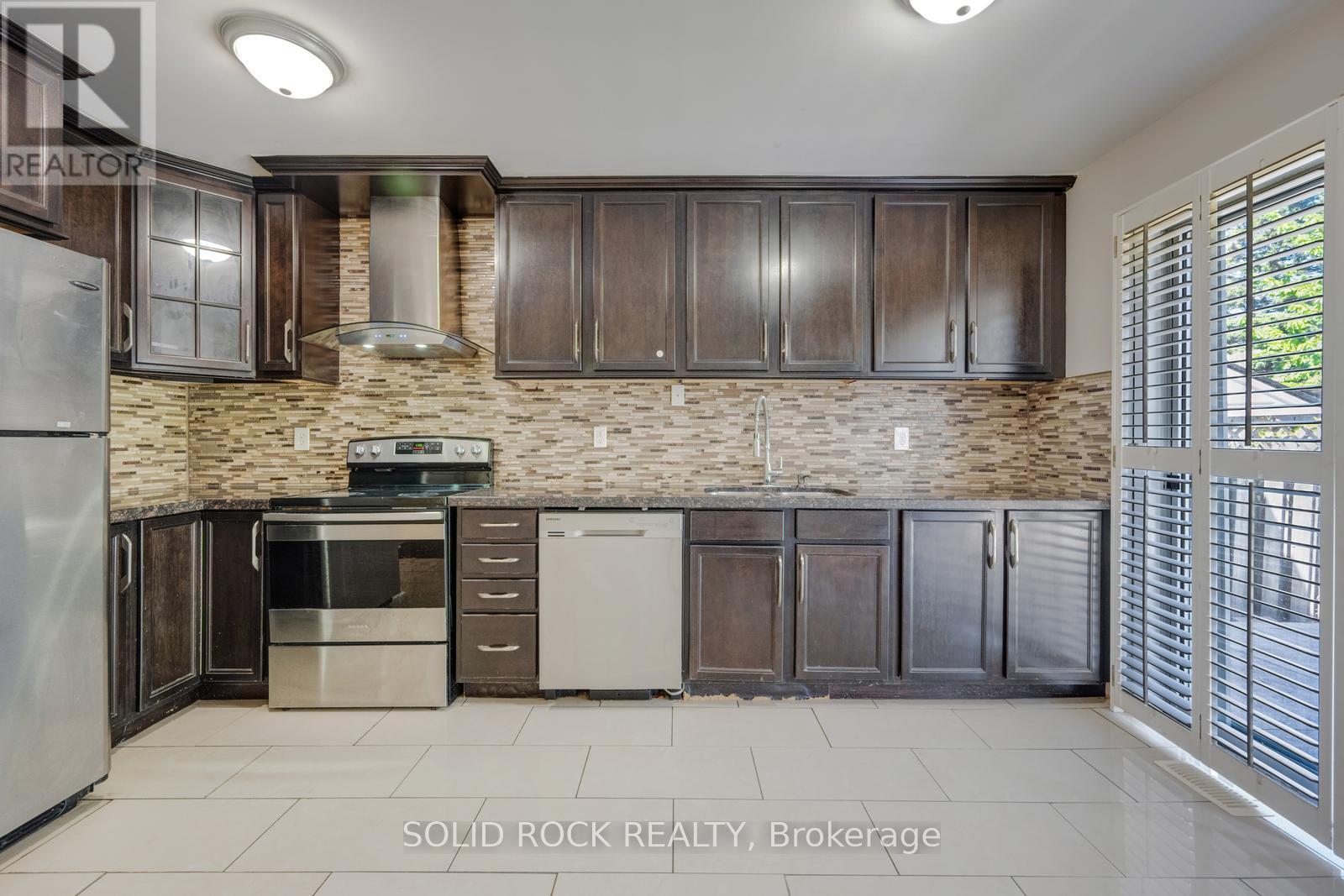 58 Ravenscliffe Court, Brampton (Northwood Park), Ontario  L6X 4N9 - Photo 13 - W13163270