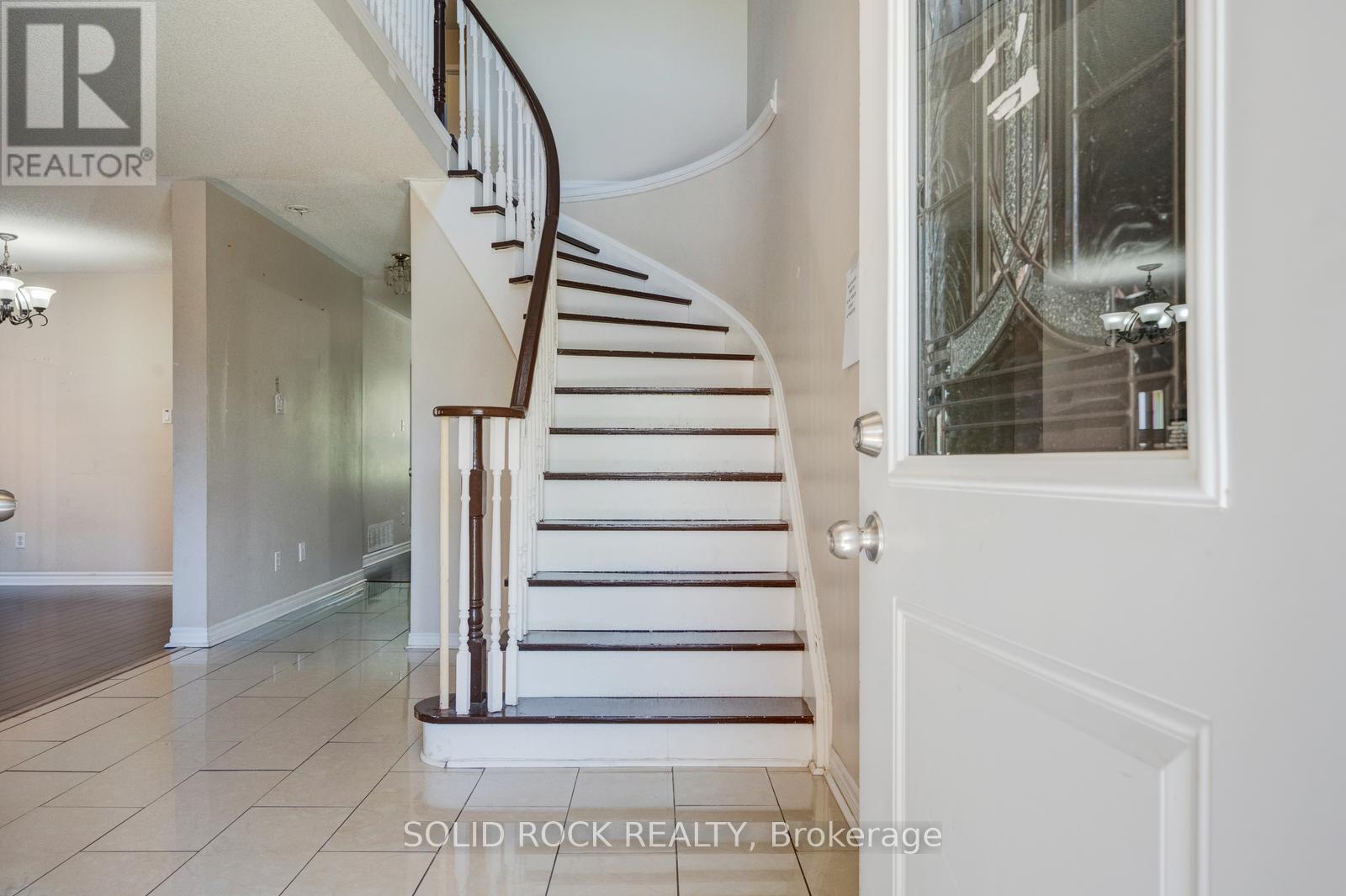 58 Ravenscliffe Court, Brampton (Northwood Park), Ontario  L6X 4N9 - Photo 4 - W13163270
