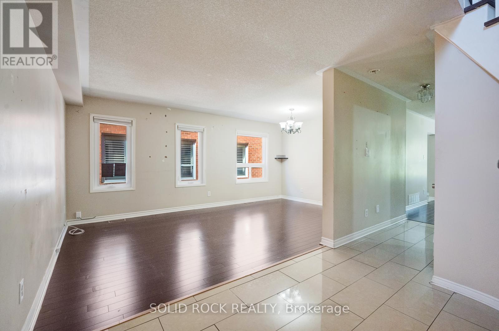 58 Ravenscliffe Court, Brampton (Northwood Park), Ontario  L6X 4N9 - Photo 6 - W13163270