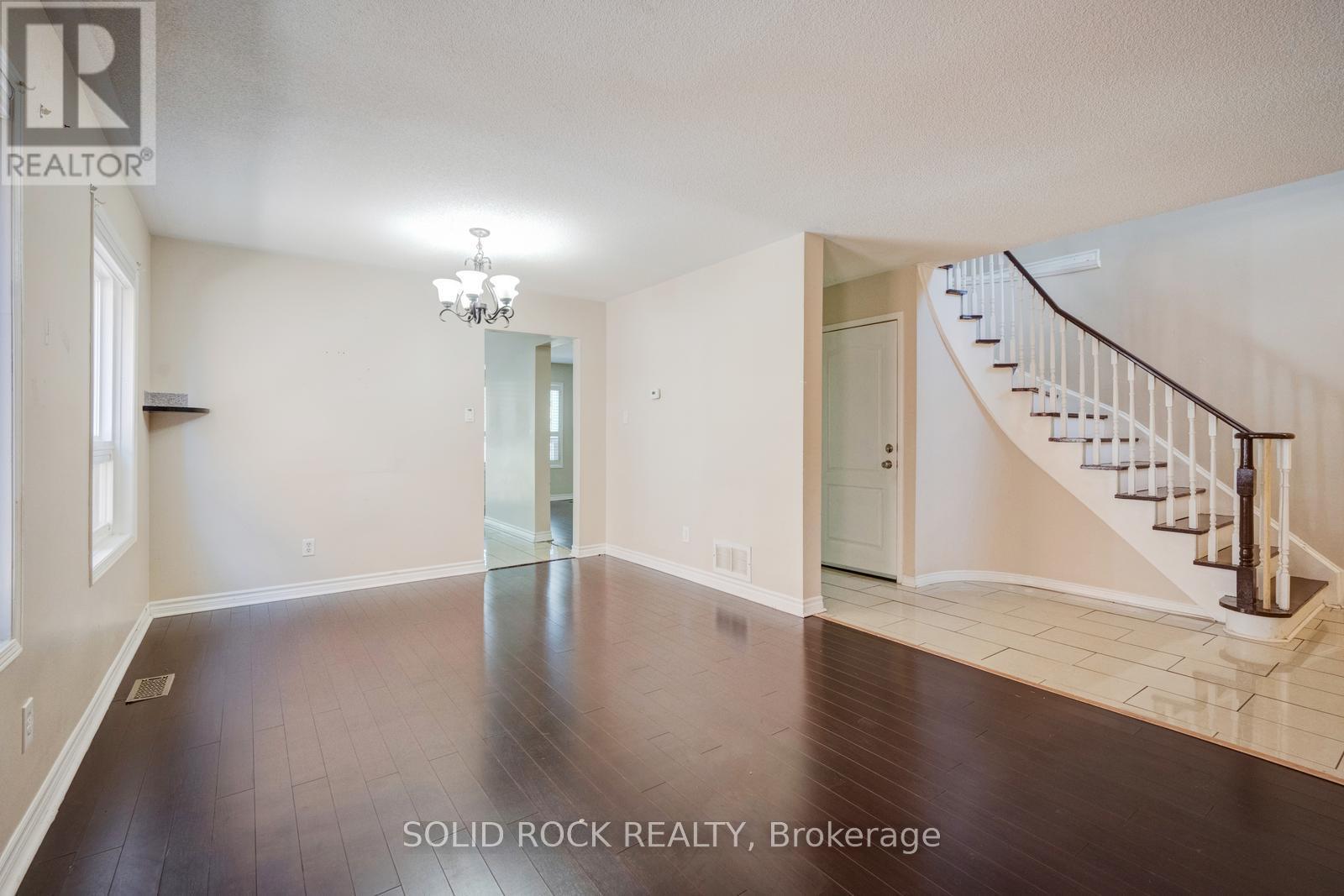 58 Ravenscliffe Court, Brampton (Northwood Park), Ontario  L6X 4N9 - Photo 8 - W13163270
