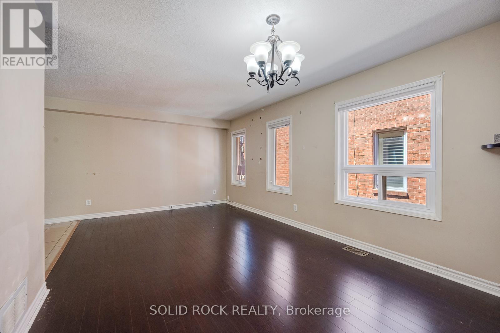 58 Ravenscliffe Court, Brampton (Northwood Park), Ontario  L6X 4N9 - Photo 9 - W13163270